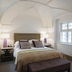 Отель Augustine, a Luxury Collection Hotel, Prague Чехия, Прага - отзывы, цены и фото номеров - забронировать отель Augustine, a Luxury Collection Hotel, Prague онлайн комната для гостей фото 5