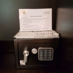 Отель Lanta Naraya Resort Ланта сейф в номере