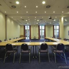 Fleming's Express Hotel Frankfurt (Formerly Intercity Hotel Frankfurt)