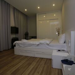 Отель Suji Home Ханой сейф в номере