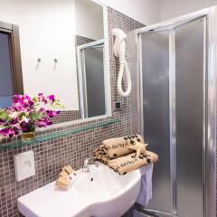 Hotel Derby Римини ванная