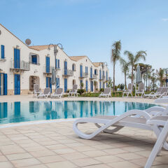 Отель Scala dei Turchi Resort бассейн