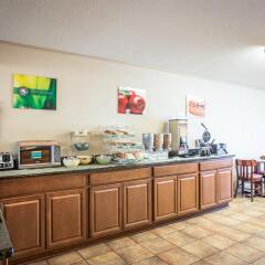 Отель Quality Inn And Suites Monroe питание
