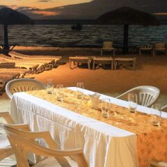 Smugglers Cove Beach Resort and Hotel пляж