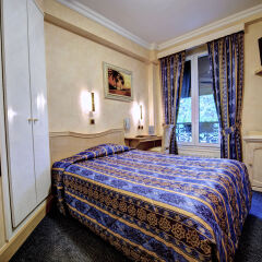 Отель Hôtel du Midi Paris Montparnasse сейф в номере