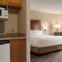 Отель Days Inn & Suites by Wyndham Brooks удобства в номере