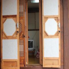 Отель Gahoe Hanok Guest House Южная Корея, Сеул - отзывы, цены и фото номеров - забронировать отель Gahoe Hanok Guest House онлайн сауна