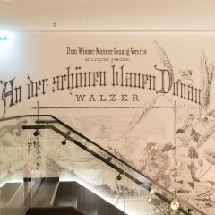 Отель Motel One Wien-Staatsoper Австрия, Вена - 1 отзыв об отеле, цены и фото номеров - забронировать отель Motel One Wien-Staatsoper онлайн городской автобус