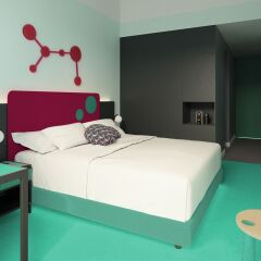 Отель Room Mate Bruno сейф в номере