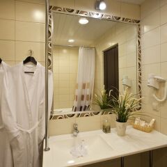 Inside Transit Hotel ванная