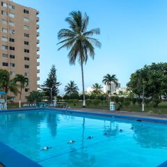 Апартаменты Deluxe Turtle Towers Apartments бассейн фото 2