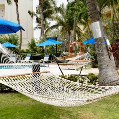 Отель Comfort Suites Seven Mile Beach Каймановы острова, Севен-Майл-Бич - отзывы, цены и фото номеров - забронировать отель Comfort Suites Seven Mile Beach онлайн бассейн