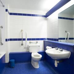 Отель Travelodge Croydon Central ванная