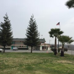 Отель 99 Palms Inn & Suites парковка