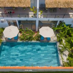 Отель Yellow Daisy Villa бассейн