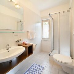 Hotel Sigmundskron Аппиано-сулла-Страда-дель-Вино ванная