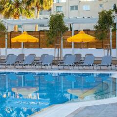 Отель Smartline Paphos бассейн