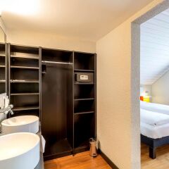 Отель ibis Styles Bern City сейф в номере