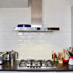 Отель 2 Bedroom House in Hove в номере