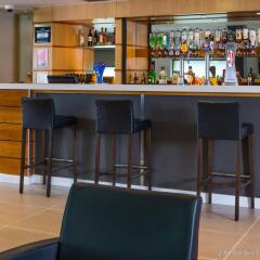 Отель Holiday Inn Express Glasgow City Centre Riverside гостиничный бар
