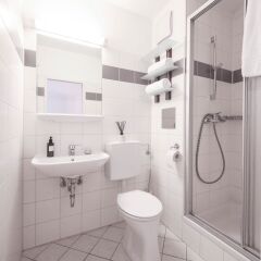 Отель myNext - Campus Hostel Австрия, Вена - отзывы, цены и фото номеров - забронировать отель myNext - Campus Hostel онлайн ванная фото 2