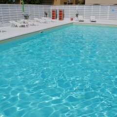 Hotel Villa Del Parco Римини бассейн