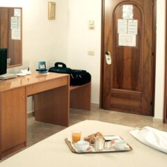 Sunny Palace Hotel Restaurant Фонди удобства в номере