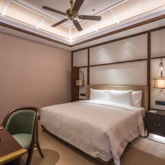 Отель Wanda Vista Resort Xishuangbanna сейф в номере