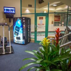 Отель Rosedale On Robson Suite Hotel Канада, Ванкувер - отзывы, цены и фото номеров - забронировать отель Rosedale On Robson Suite Hotel онлайн банкомат