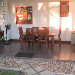 Отель Karl Holiday Bungalow гостиничный бар