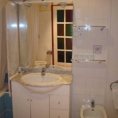 Отель Hostal Rembrandt Испания, Барселона - отзывы, цены и фото номеров - забронировать отель Hostal Rembrandt онлайн ванная