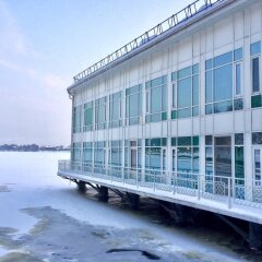 Гостиница на воде Волжская Жемчужина в Ярославле - забронировать гостиницу на воде Волжская Жемчужина, цены и фото номеров Ярославль приотельная территория