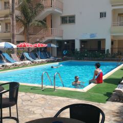 New York Plaza Hotel Apartments бассейн