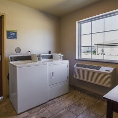 Отель Cobblestone Inn & Suites - Altamont в номере фото 2