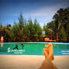 Slacklines Hostel бассейн