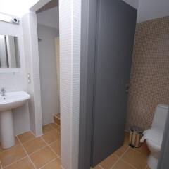Отель Rentrooms Thessaloniki Салоники ванная фото 2