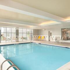 Отель Homewood Suites by Hilton Frederick бассейн