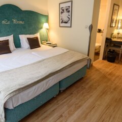 La Prima Fashion Hotel сейф в номере