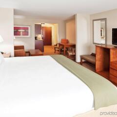 Отель Holiday Inn Express & Suites Niagara Falls США, Ниагара-Фолс - отзывы, цены и фото номеров - забронировать отель Holiday Inn Express & Suites Niagara Falls онлайн комната для гостей фото 3