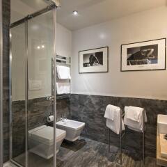 Отель The Independent Suites ванная
