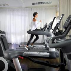 Spanish Court Hotel фитнесс-зал фото 4