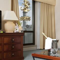 Отель Courtyard by Marriott Tbilisi удобства в номере фото 2