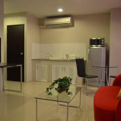 Апартаменты Bangkok Living Apartment Бангкок комната для гостей фото 5
