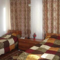 Отель Sweet House Guest house Кыргызстан, Каракол - отзывы, цены и фото номеров - забронировать отель Sweet House Guest house онлайн комната для гостей фото 2