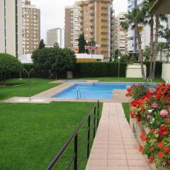 Отель Apartamentos Torre Ipanema Испания, Бенидорм - отзывы, цены и фото номеров - забронировать отель Apartamentos Torre Ipanema онлайн бассейн фото 2