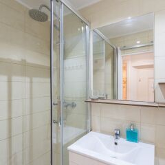 Апартаменты Liberty Patio Two-Bedroom Apartment w/ Patio - by LU Holidays ванная