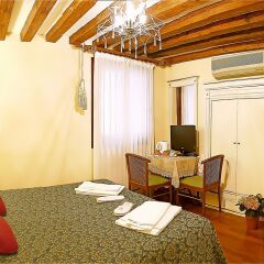 Hotel San Luca Venezia в номере