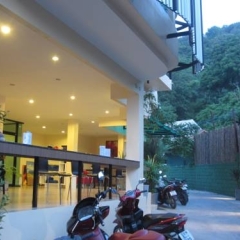 The Wave Patong Boutique Hotel парковка