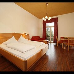 Hotel Angelica Меран сейф в номере