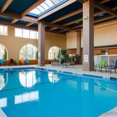Отель Holiday Inn Niagara Falls Scenic Downtown США, Ниагара-Фолс - отзывы, цены и фото номеров - забронировать отель Holiday Inn Niagara Falls Scenic Downtown онлайн бассейн фото 3